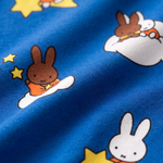 Primer plano del suave tejido de bambú del conjunto de pijama infantil Miffy Starry Sleep de bambú