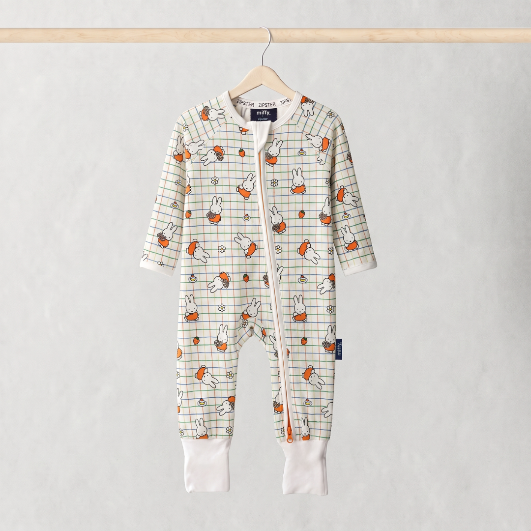 ZIPSTER x Miffy Grenouillère en bambou « Checkered Bloom », vue de face
